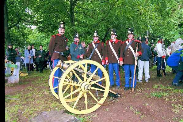 Trutnov - 135. výročí bitvy u Trutnova a 25 let KVH - červen 2001<br>Vojáci c. k. pěšího pluku č. 1 internetová adresa: http://trutnov.1866.cz/