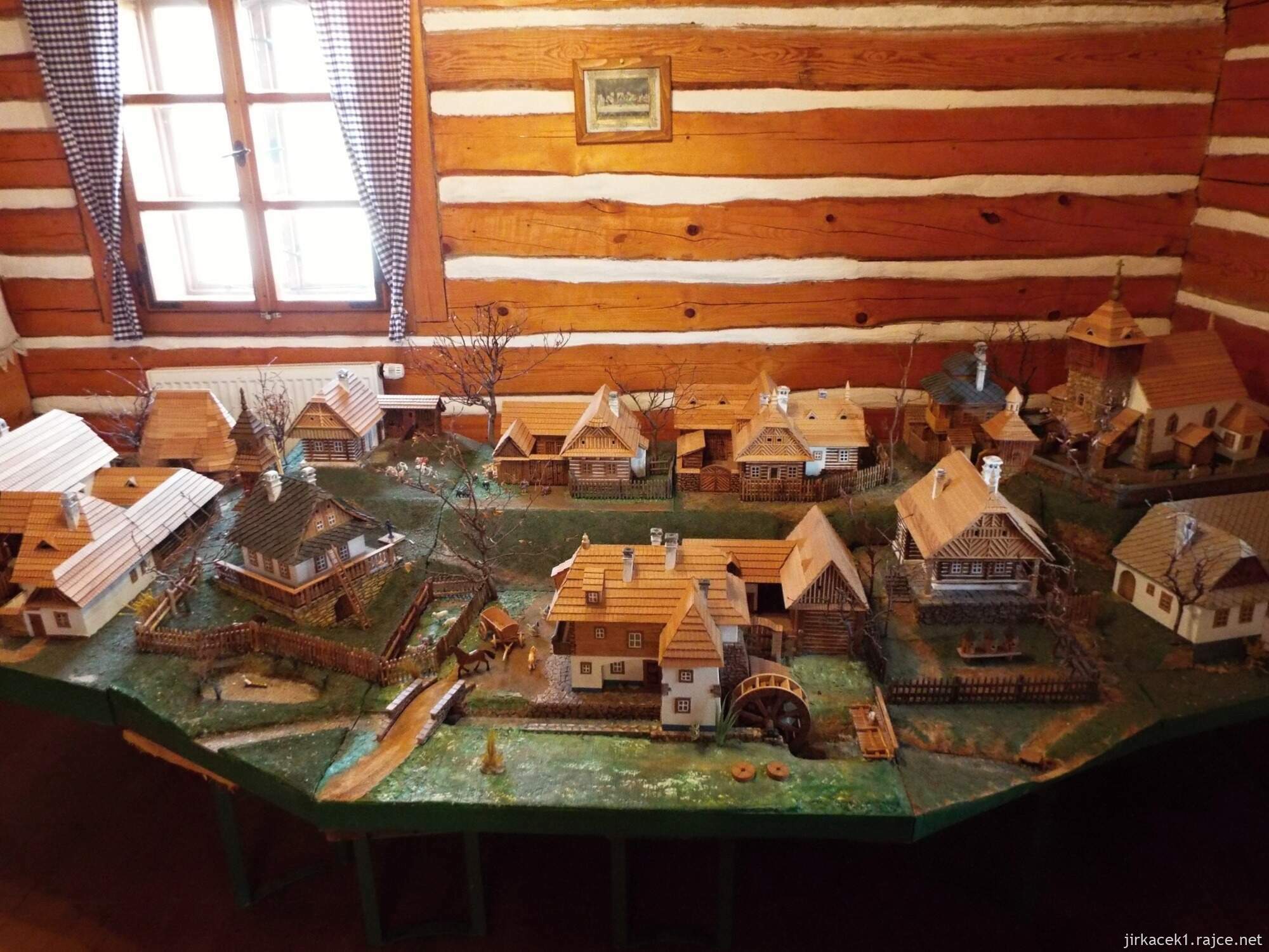 14 - Muzeum Horní Smržov 21 - druhá místnost - model vesnice