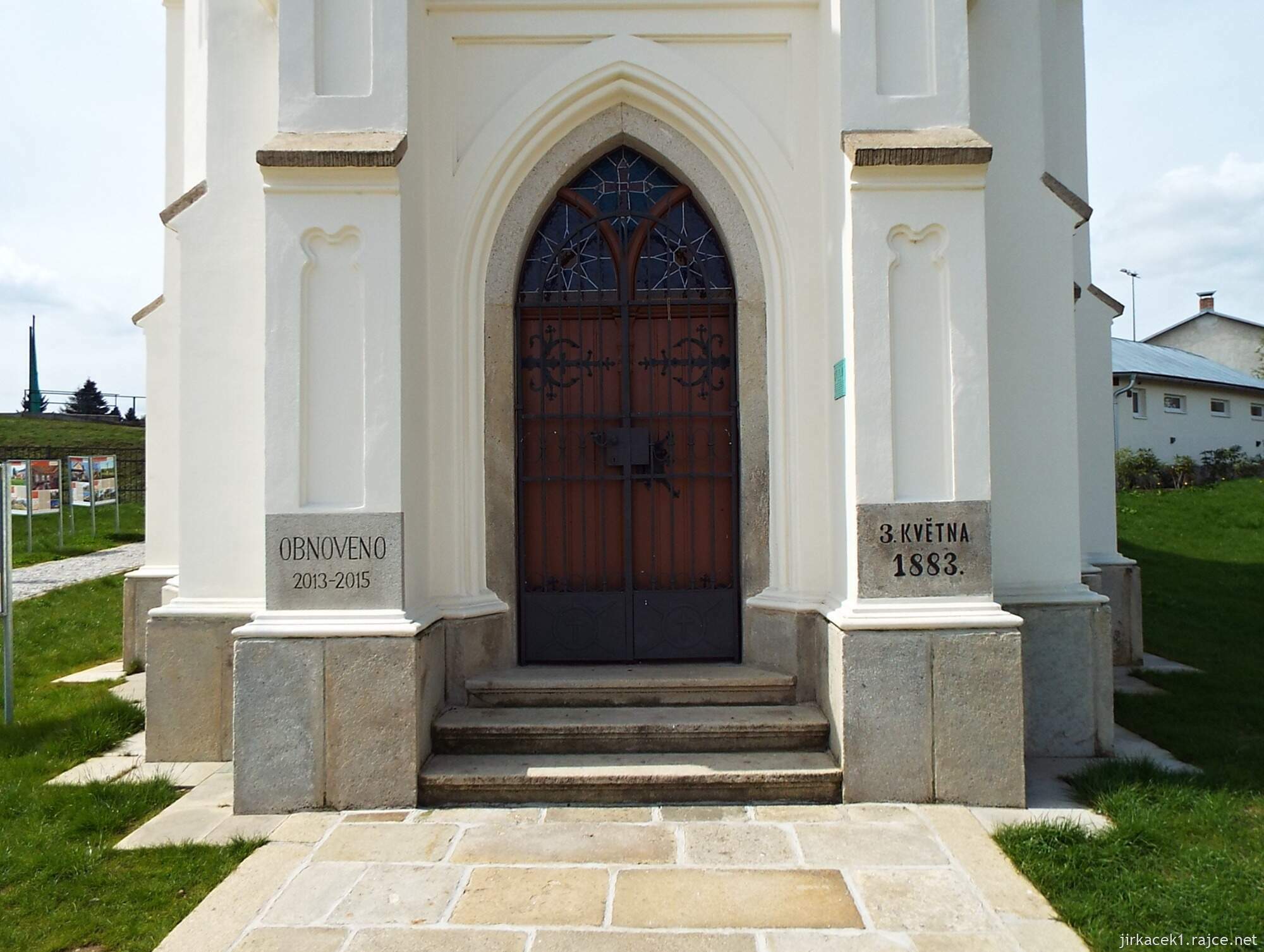 C - Pelhřimov - Kaple sv. Kříže 08 - pamětní desky u vchodu