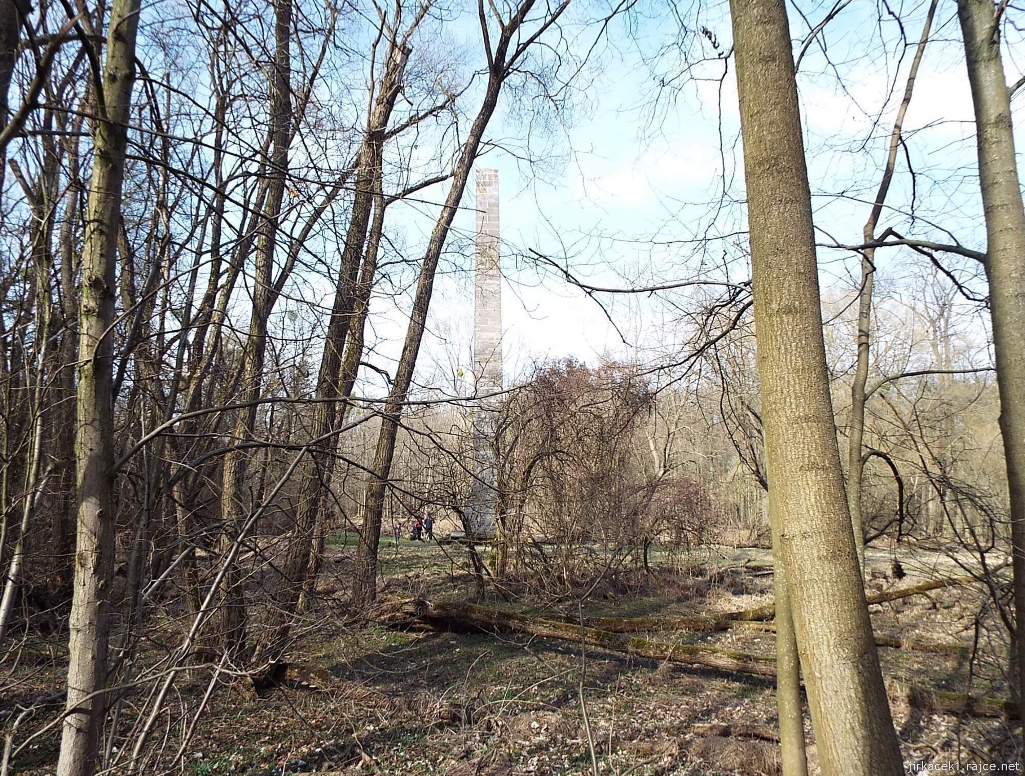 D - cesta z Nových Mlýnů k Obelisku 49 - po žluté k Obelisku - Obelisk