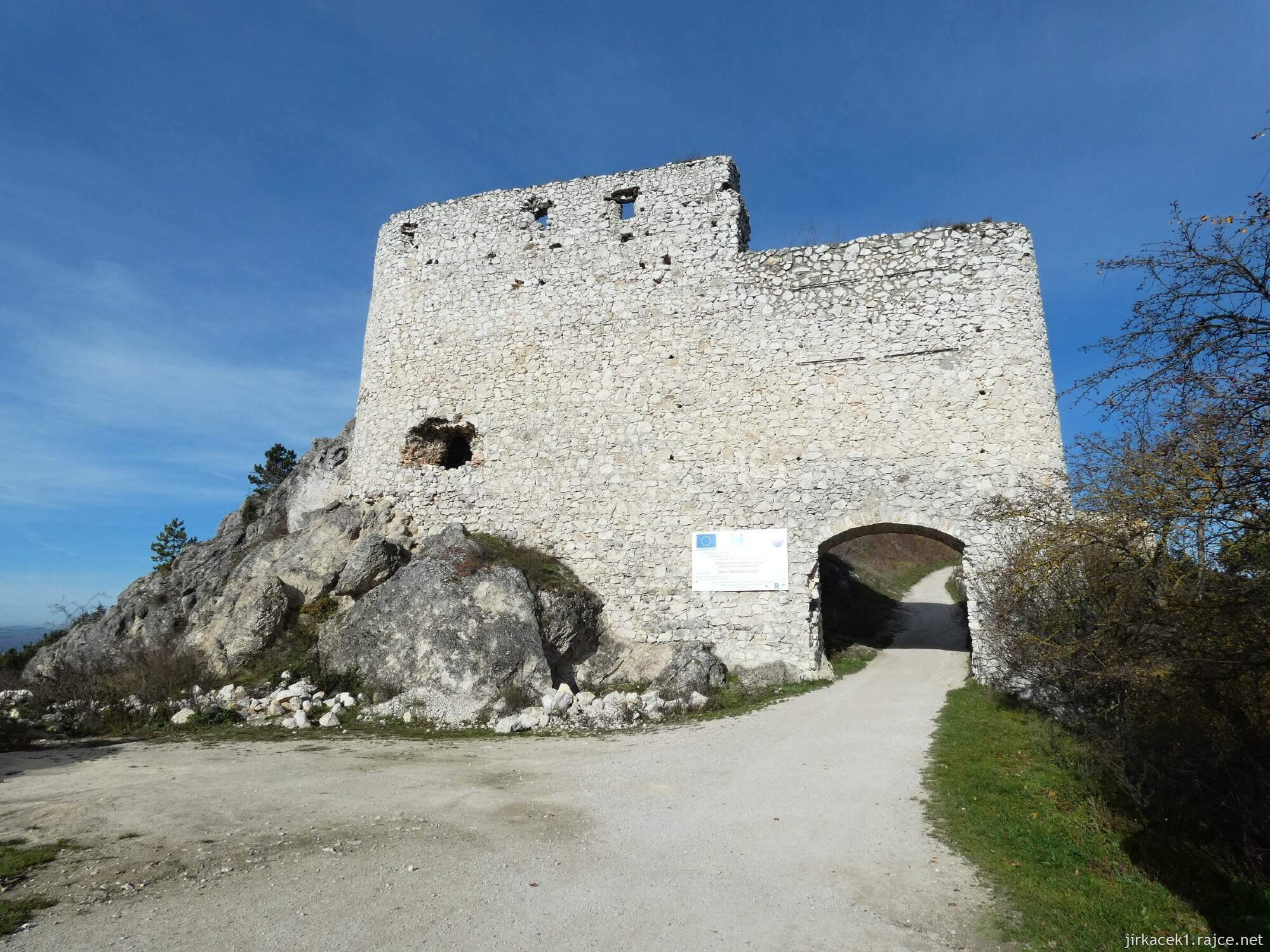G - Čachtice - Čachtický hrad 022