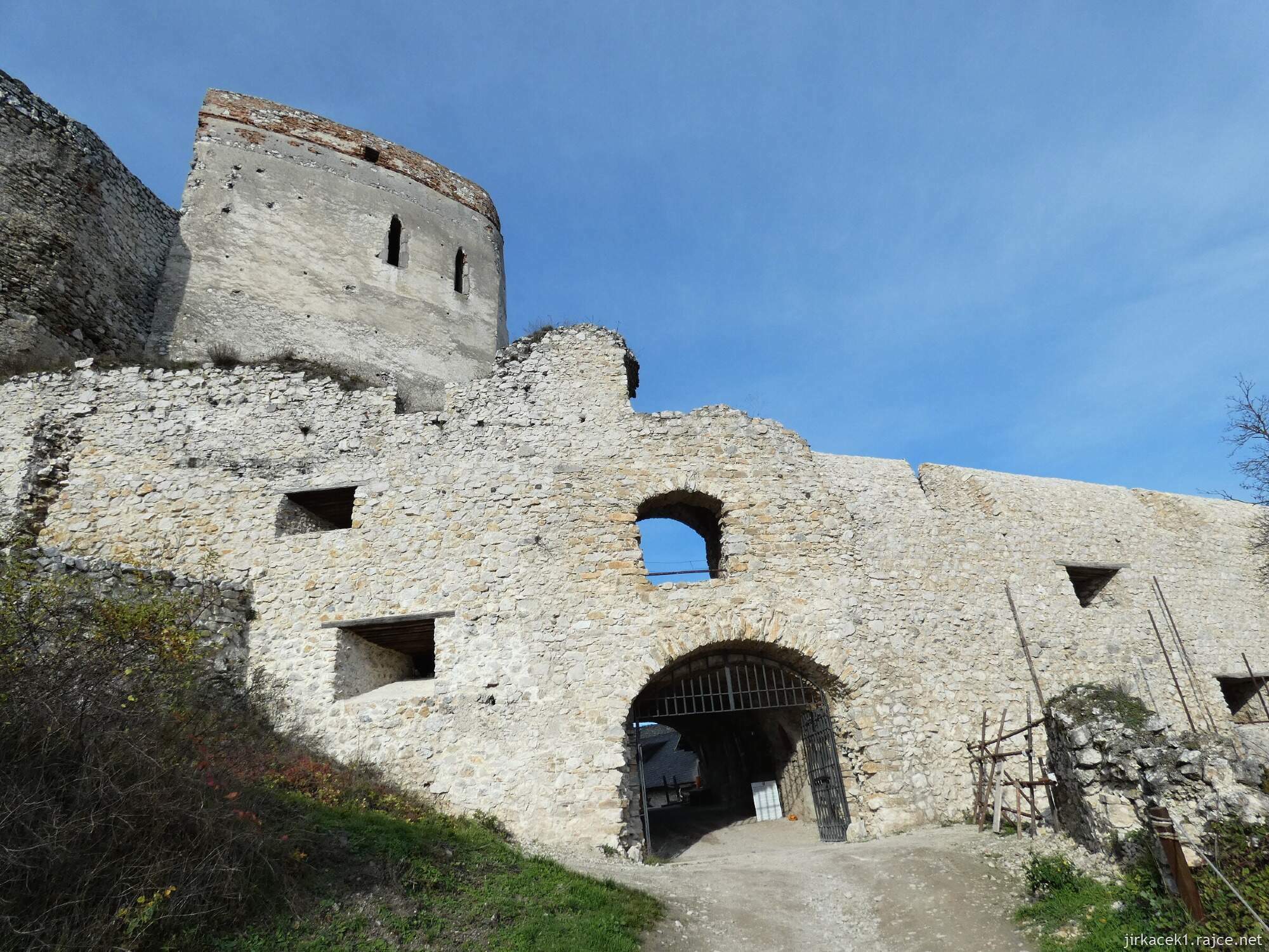 G - Čachtice - Čachtický hrad 027