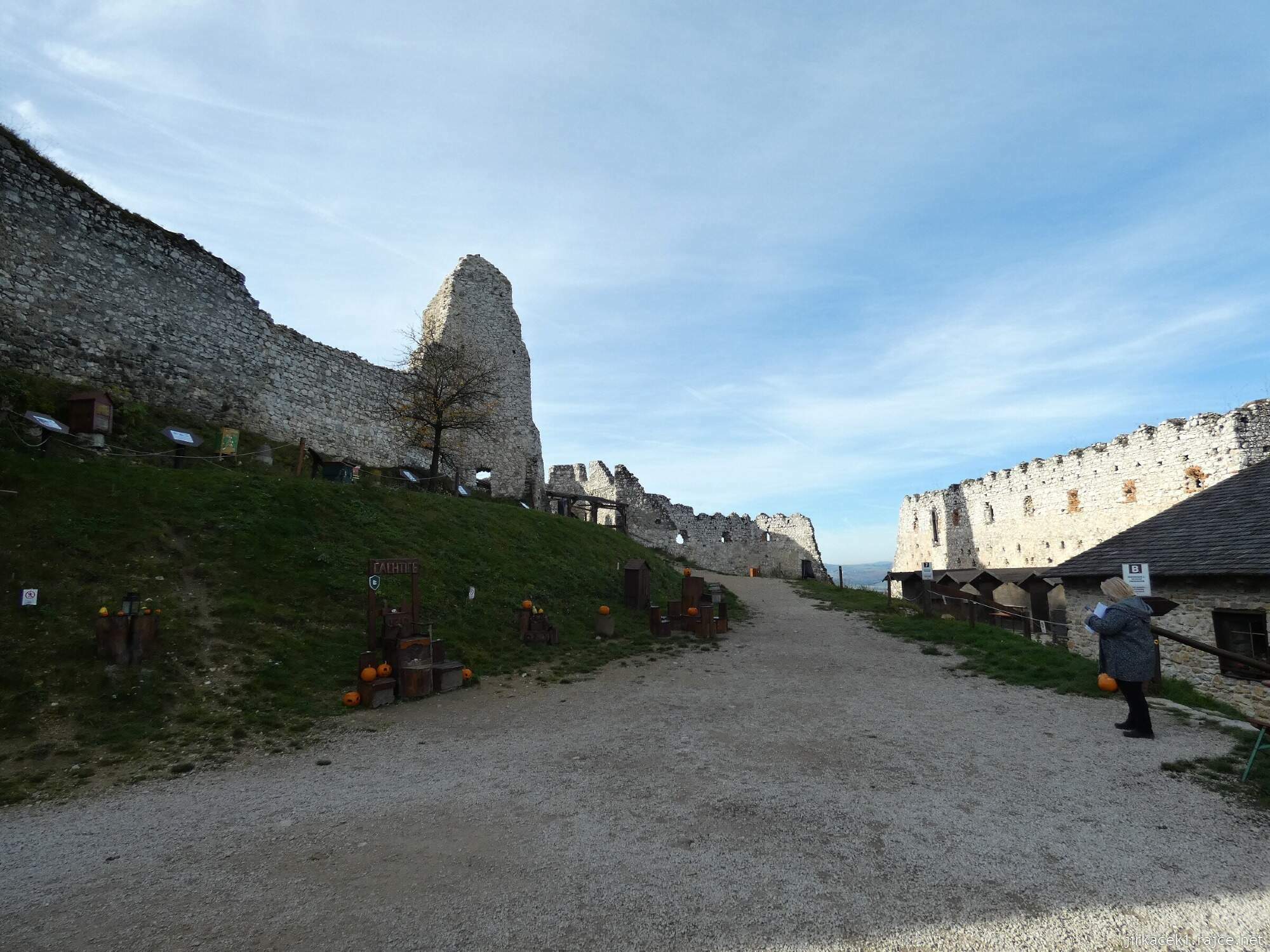 G - Čachtice - Čachtický hrad 069