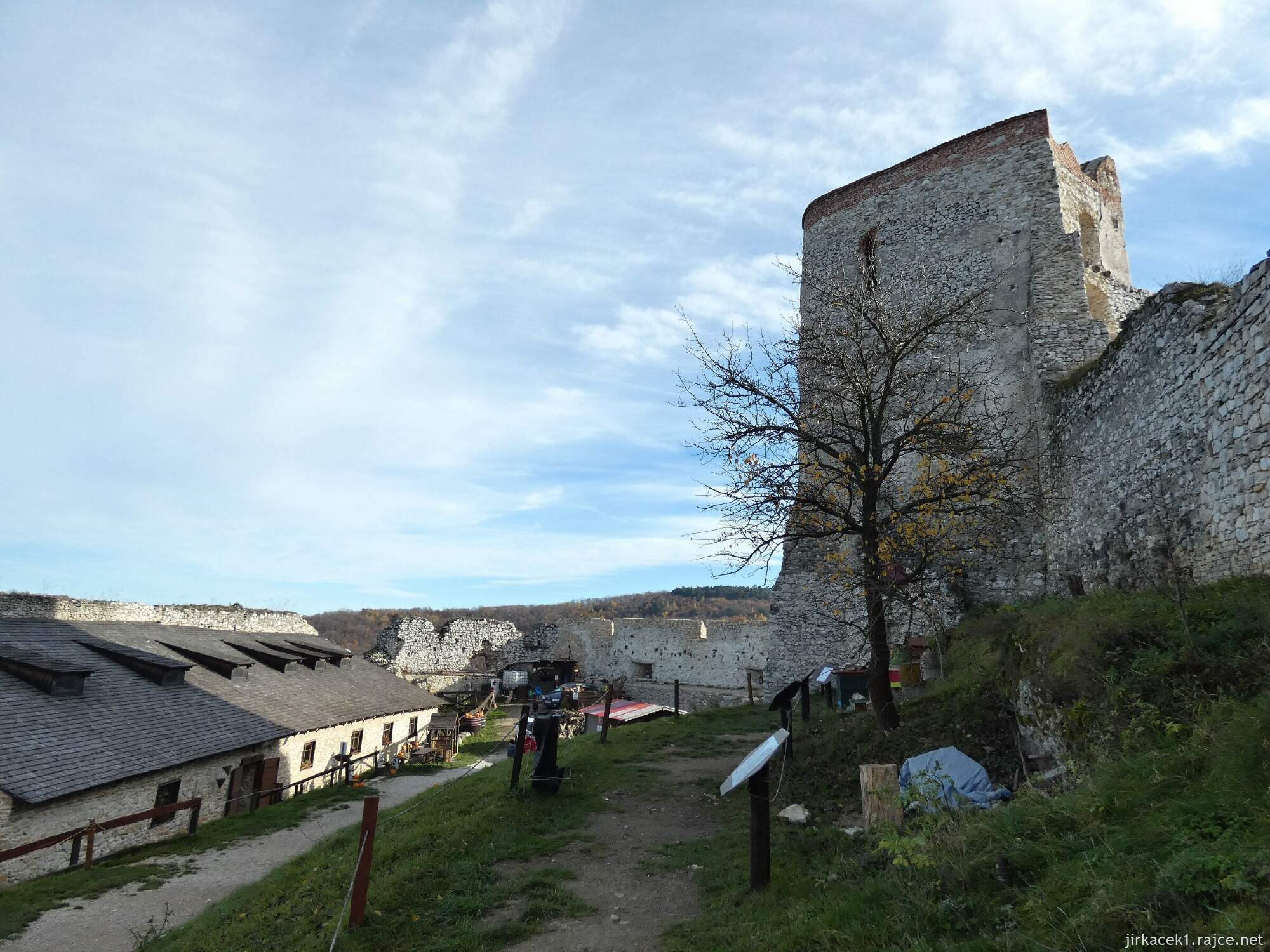 G - Čachtice - Čachtický hrad 076
