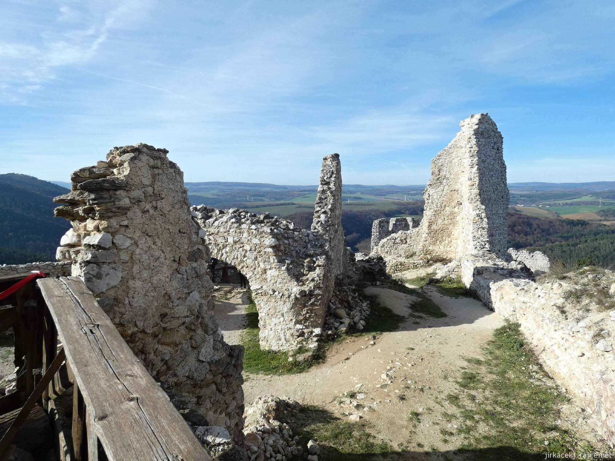 G - Čachtice - Čachtický hrad 122