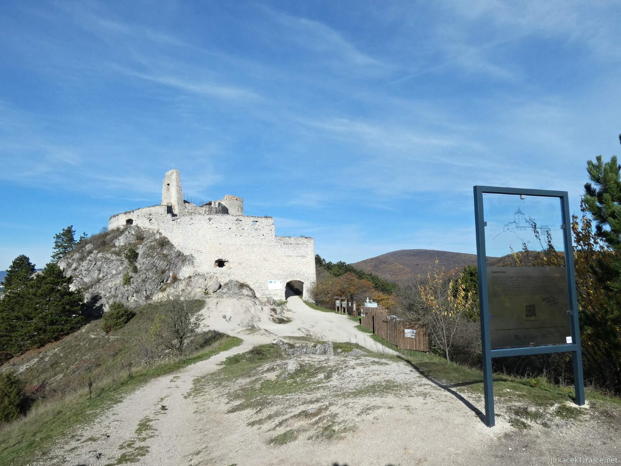 G - Čachtice - Čachtický hrad 144