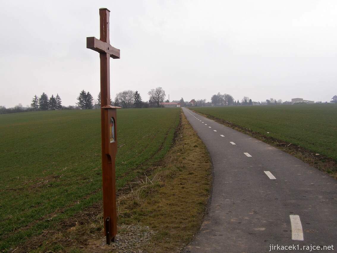 Unčovice - cyklostezka do Rozvadovic a kříž