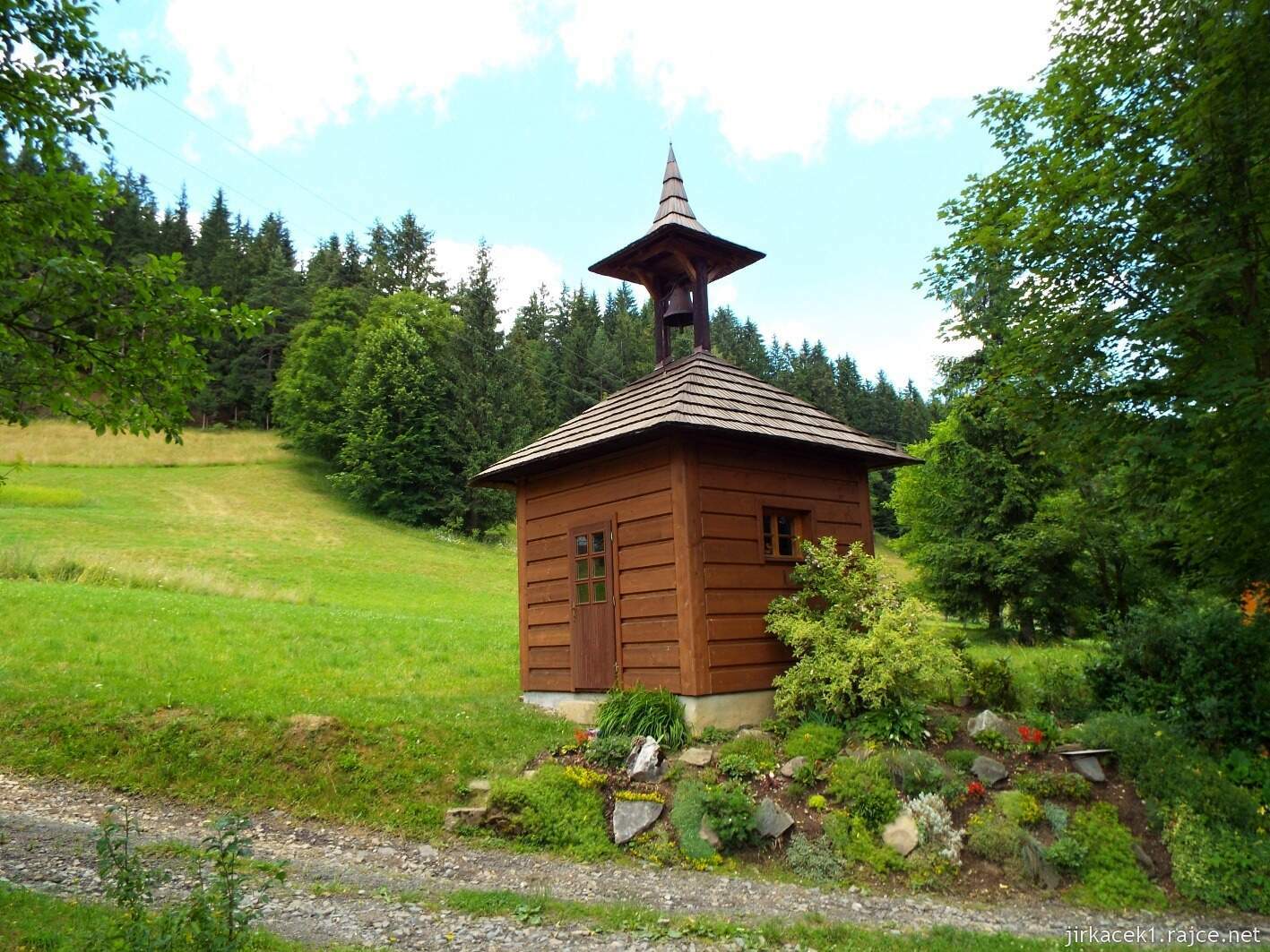 024 - Velké Karlovice - zvonička sv. Bartoloměje v Tísňavách 02