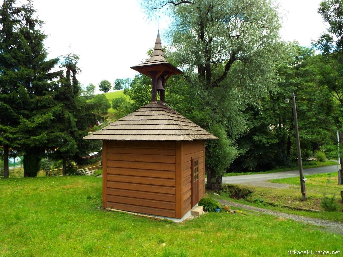 024 - Velké Karlovice - zvonička sv. Bartoloměje v Tísňavách 04