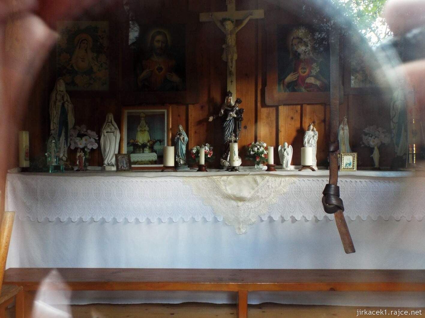 024 - Velké Karlovice - zvonička sv. Bartoloměje v Tísňavách 06 - interiér