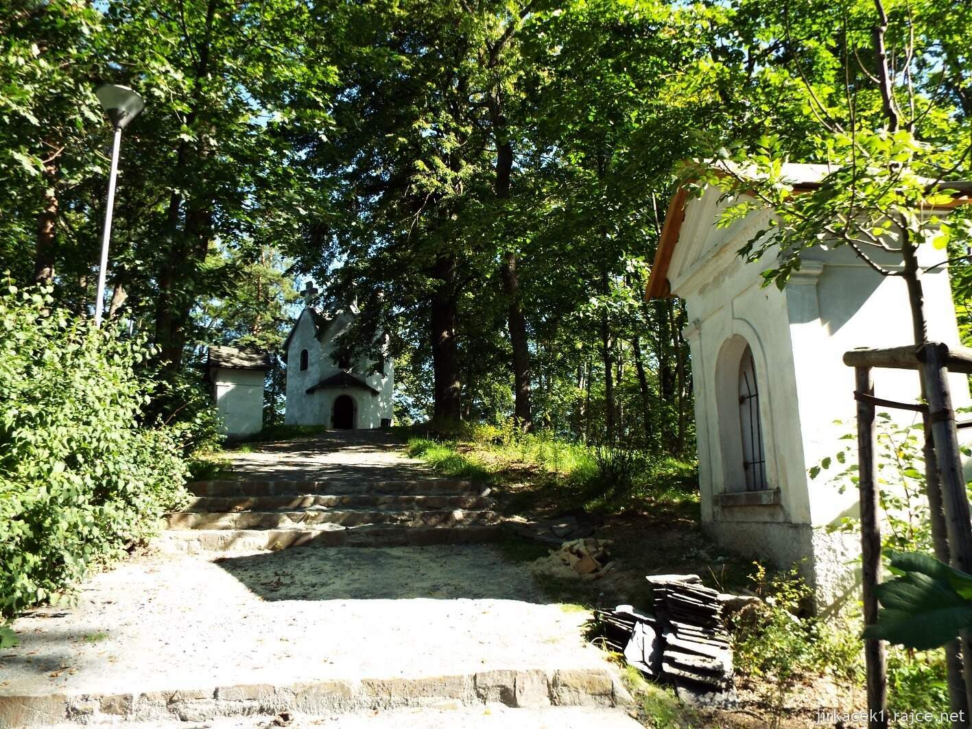 C - Moravský Beroun - Křížový vrch 10 - křížová cesta a kaple