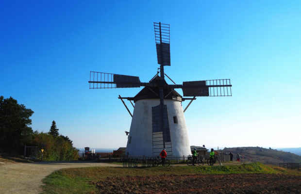 větrný mlýn nad Retzem