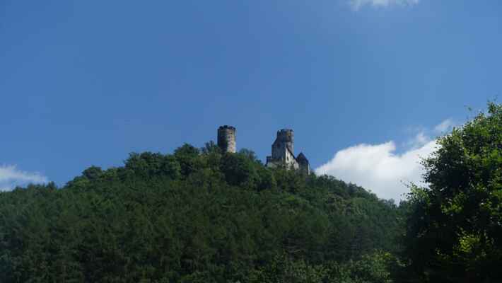 Bezděz je zřícenina hradu, který nechal postavit Přemysl Otakar II.