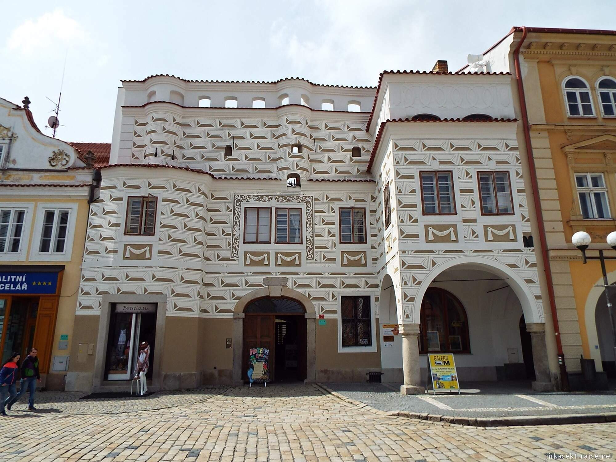 E - Pelhřimov - Masarykovo náměstí 15 - dům č.17 - Purkrabský dům a Muzeum strašidel