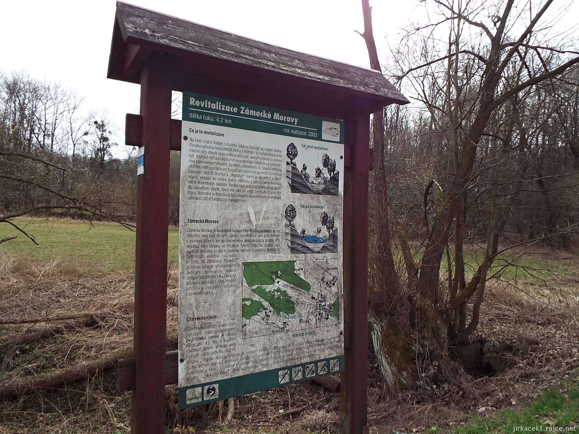 B - cesta z Nových Zámků ke Chrámu přátelství 04 - naučná tabule u místa kde jsme parkovali