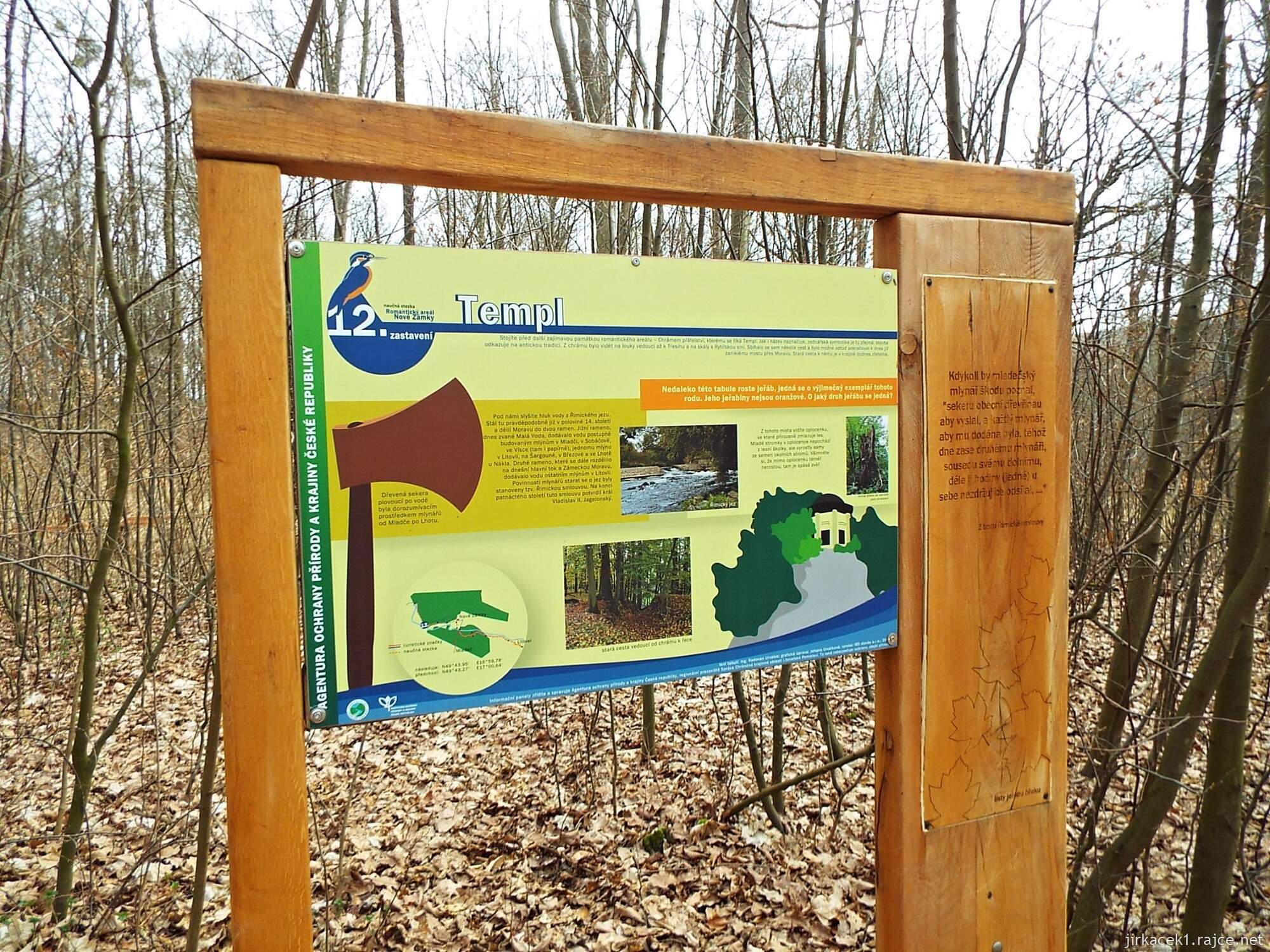 B - cesta z Nových Zámků ke Chrámu přátelství 54 - tabule u chrámu