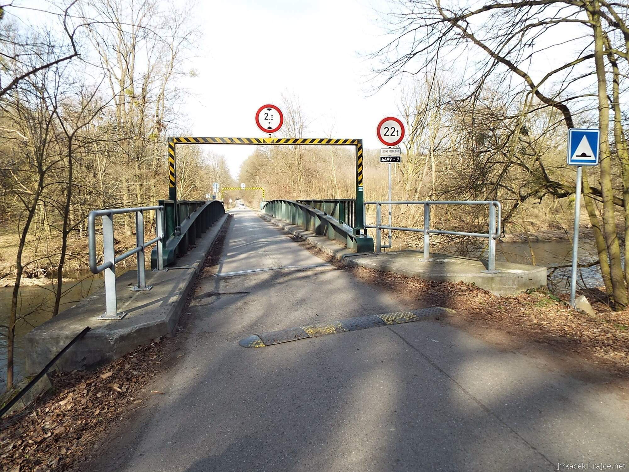 E - cesta od Obelisku do Nových Zámků 14 - most přes Moravu