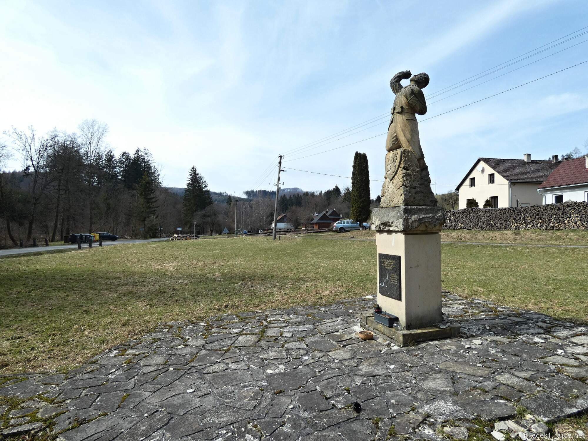 C - Rusava - pomník Slávka Londy 012