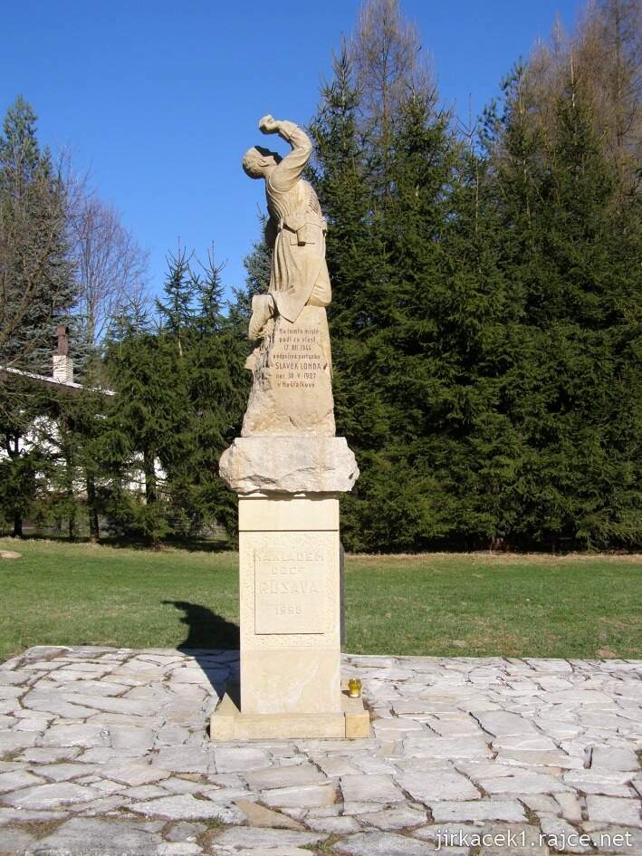 C - Rusava - pomník Slávka Londy v roce 2012