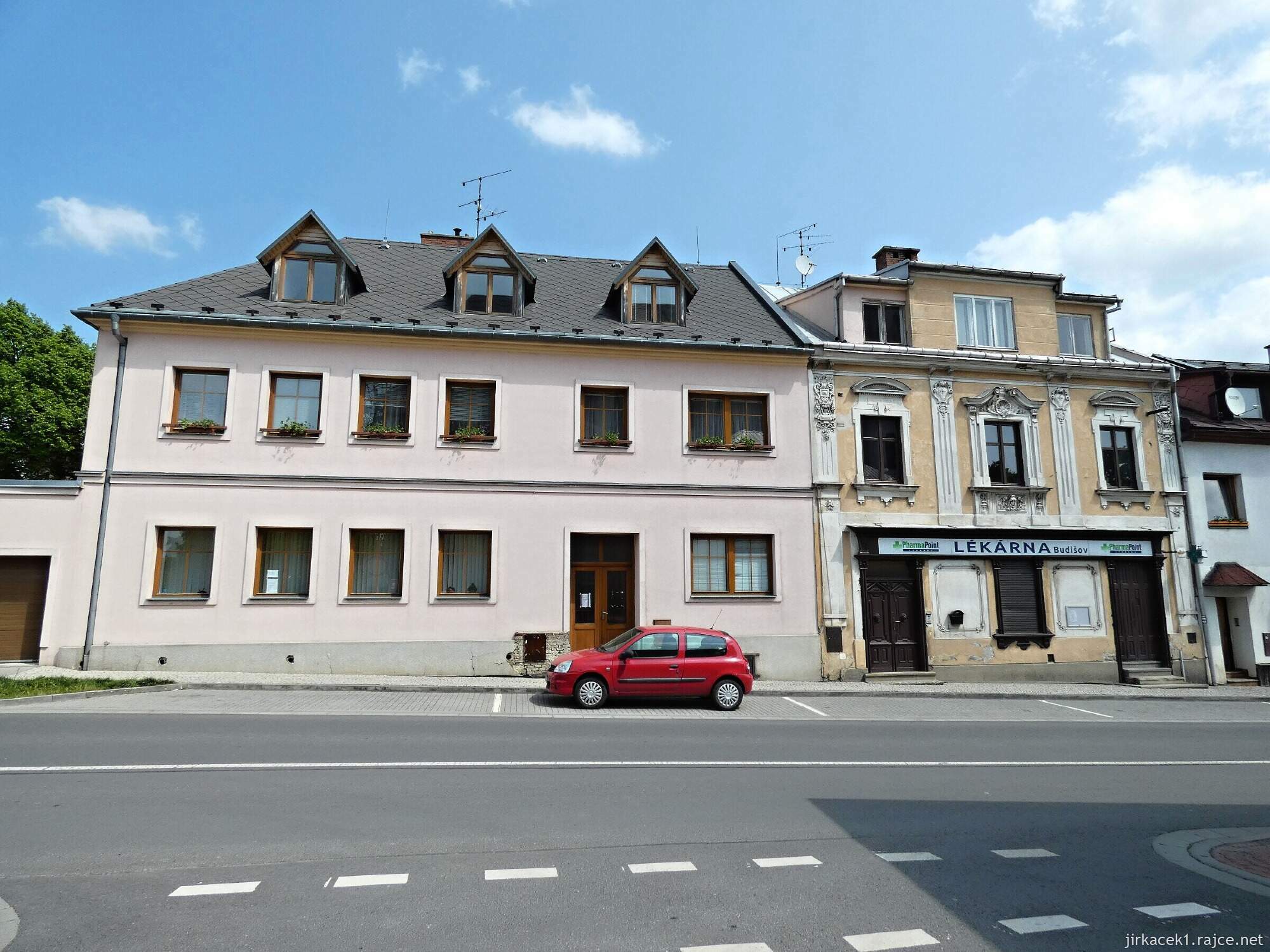 C - Budišov nad Budišovkou - Halaškovo náměstí 013 - domy