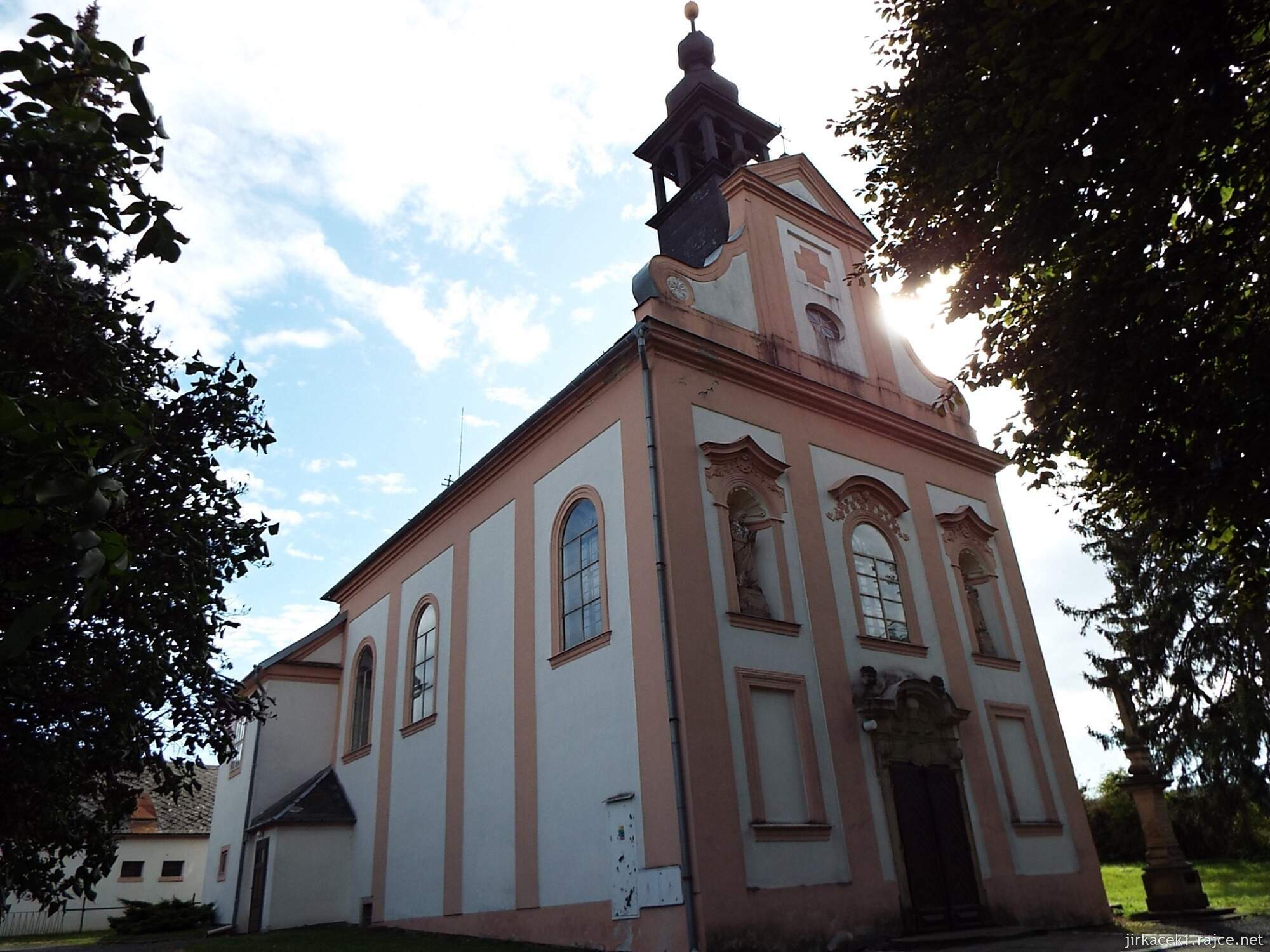 C - Chudobín - kostel sv. Františka Serafinského 05 - celkový pohled