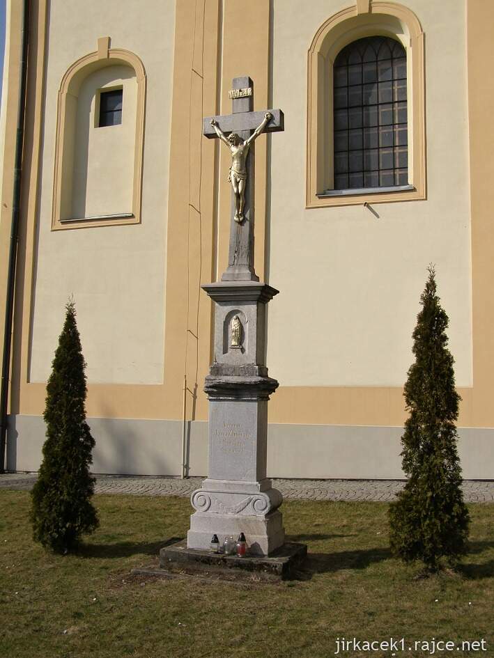 Ostrava - kostel sv. Jana Nepomuckého - kříž s Kristem