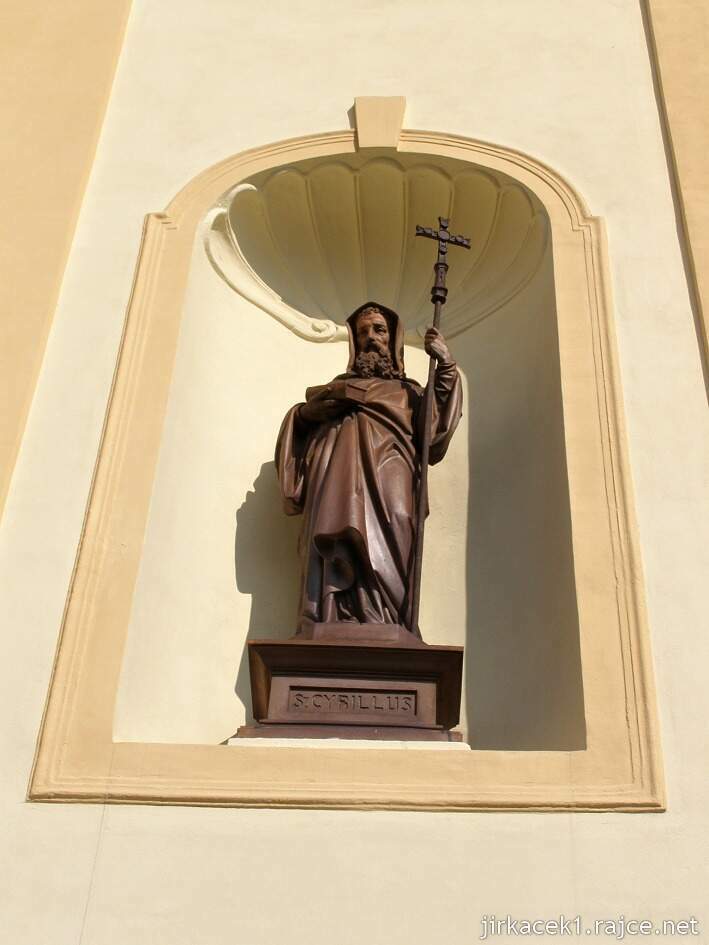 Ostrava - kostel sv. Jana Nepomuckého - socha v nice