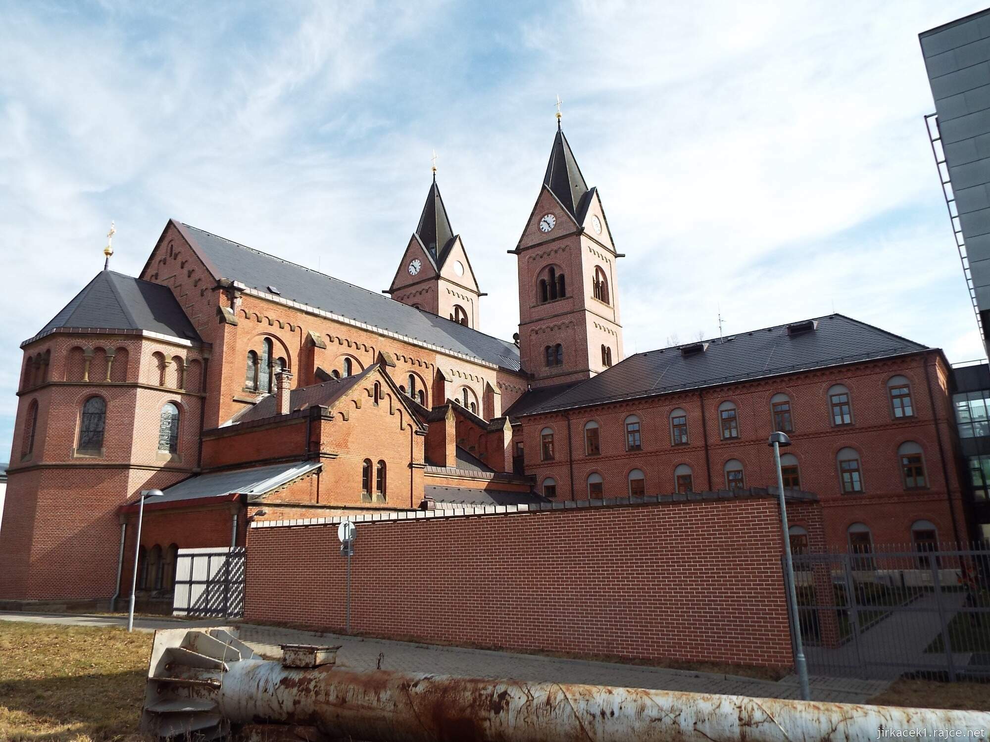 35 - Svitavy - Kostel sv. Josefa 16 - celkový pohled ze dvora