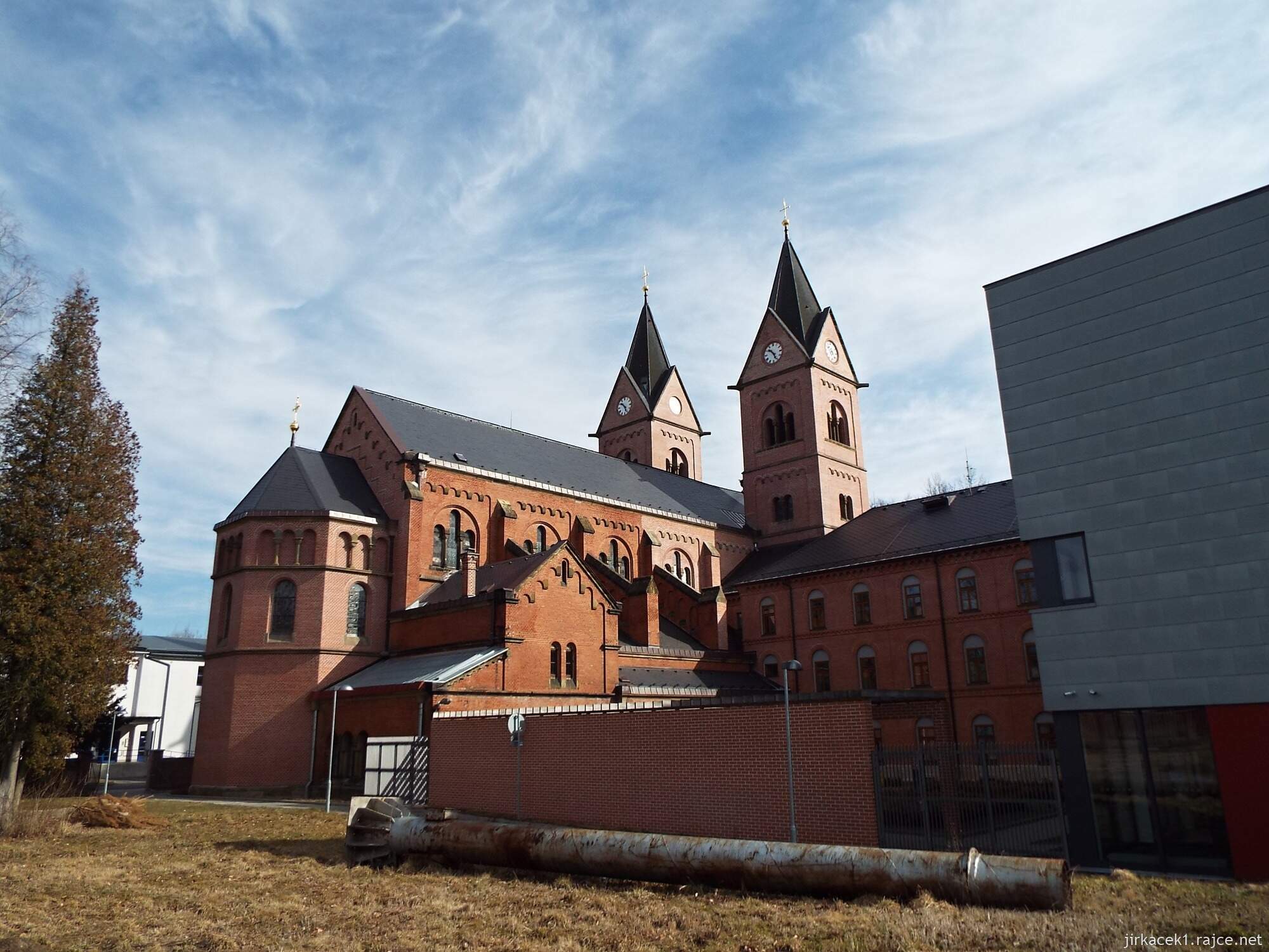 35 - Svitavy - Kostel sv. Josefa 17 - celkový pohled ze dvora