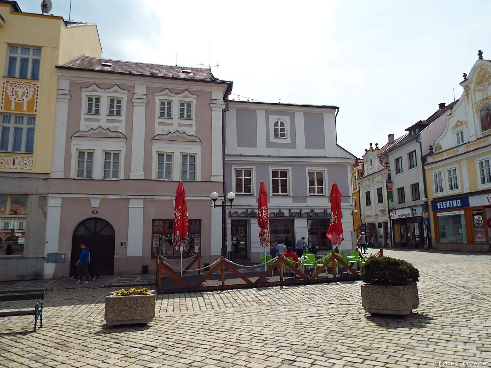 E - Pelhřimov - Masarykovo náměstí 13 - dům č.28 a 27