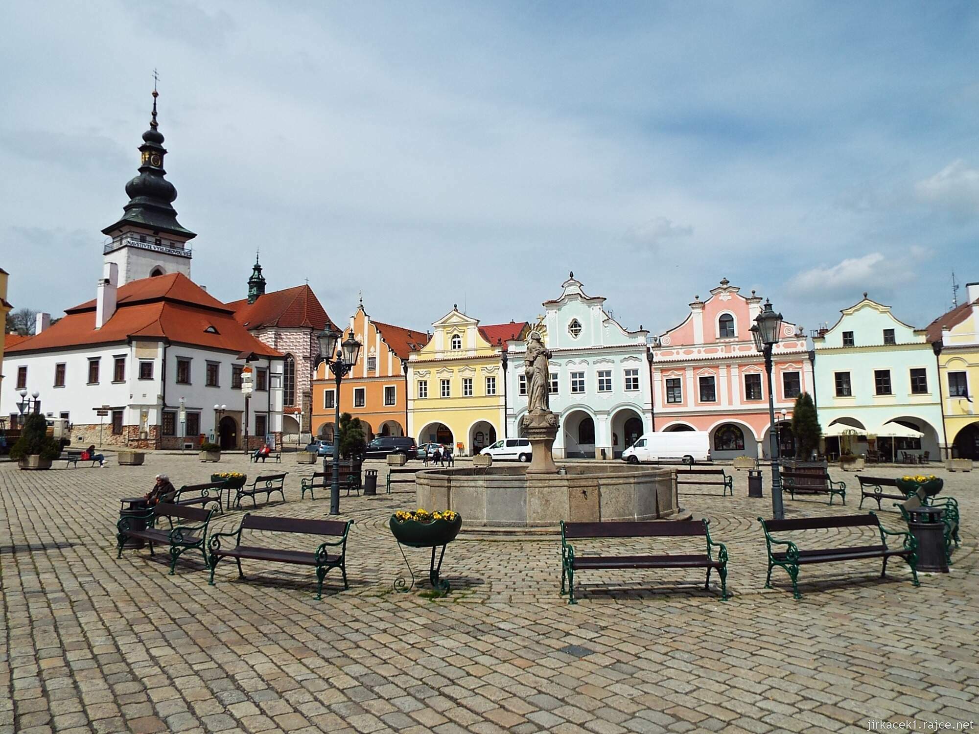 E - Pelhřimov - Masarykovo náměstí 20 - střed náměstí