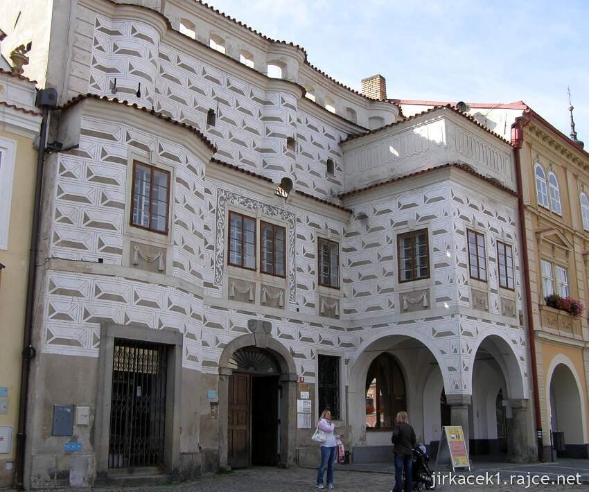 E - Pelhřimov - Masarykovo náměstí 15 - dům č.17 - Purkrabský dům a Muzeum strašidel 2009