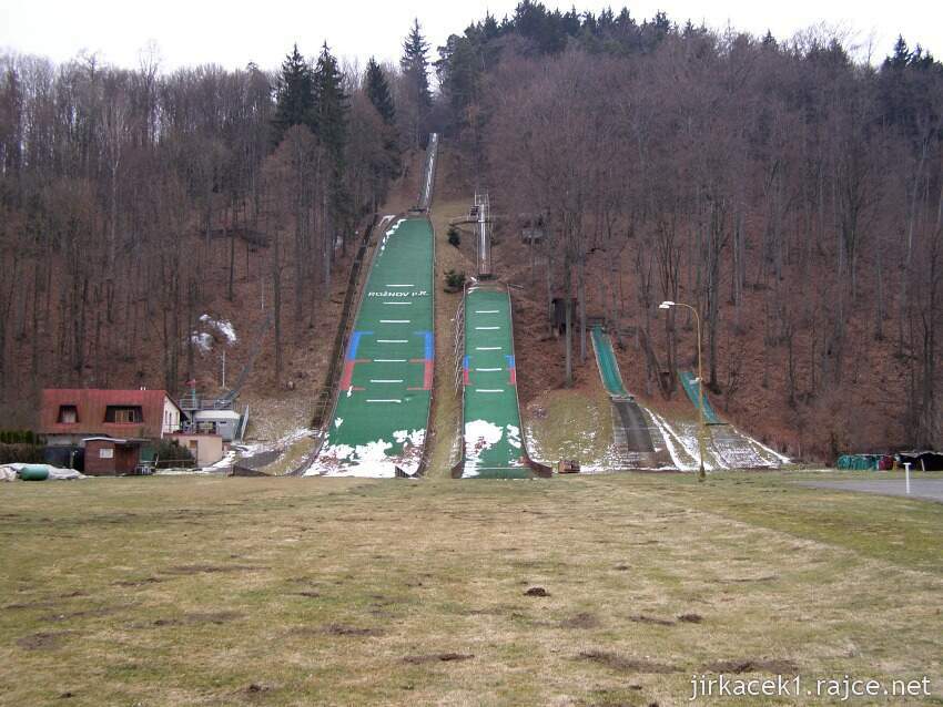 Rožnov pod Radhoštěm 2011 - skokanské můstky v březnu