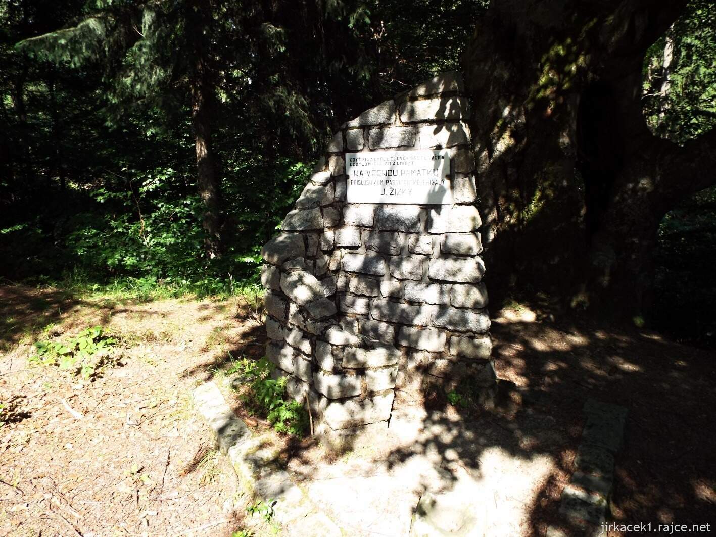 007 - Martiňák 21 - partyzánský pomník