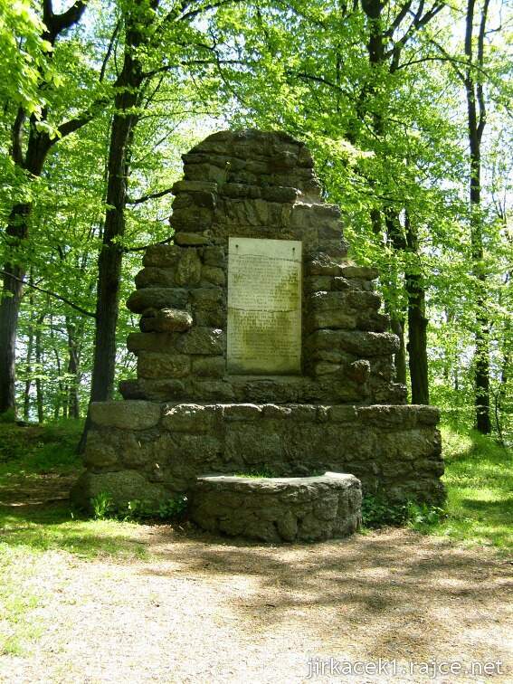 Vikštejn - zřícenina hradu - pomník