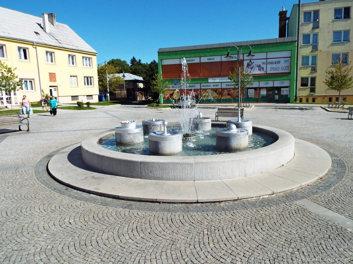 B - Moravský Beroun - nám. 9 května 10 - fontána