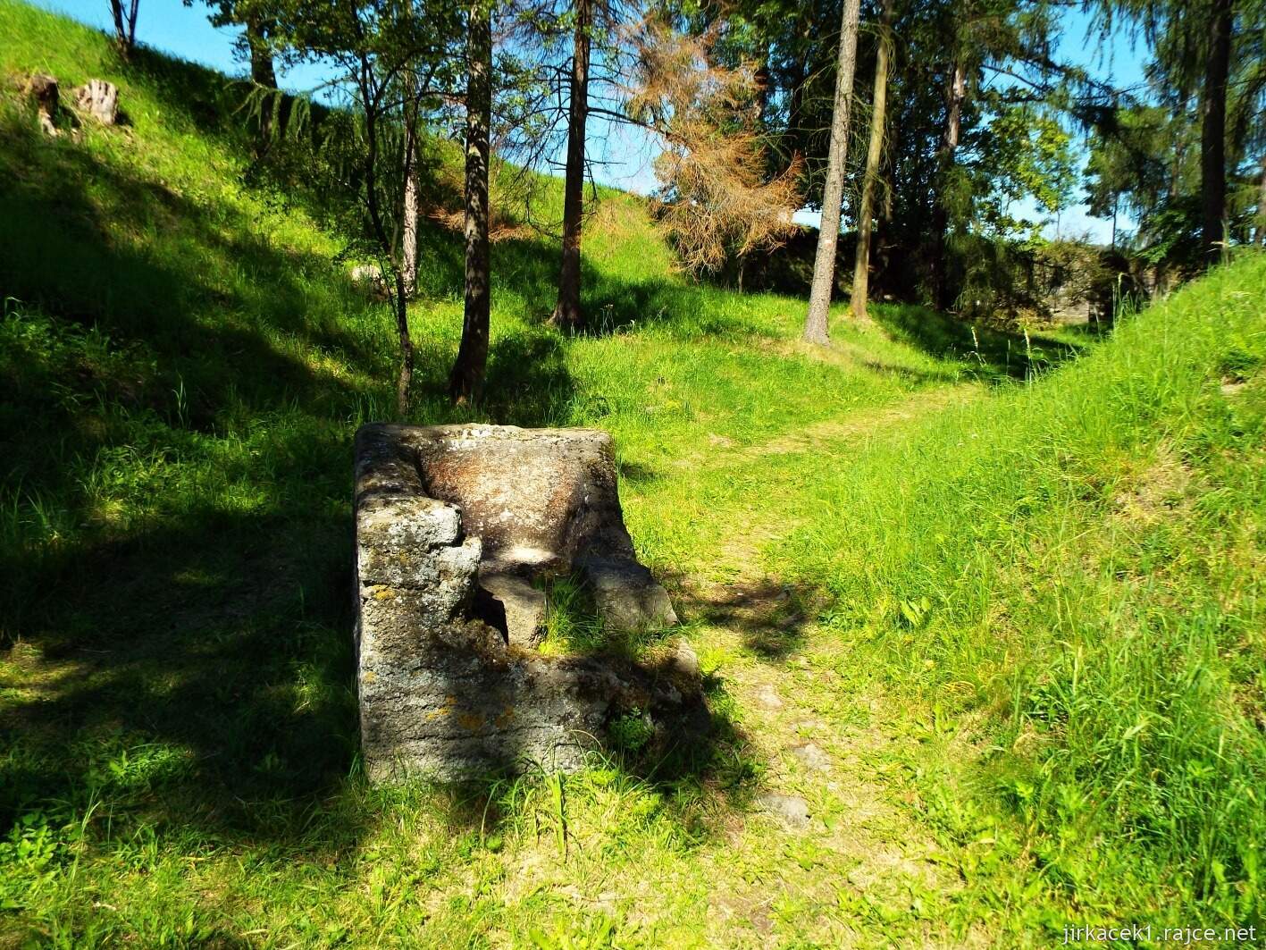 H - Razová - tufity 23 - zbytek něčeho