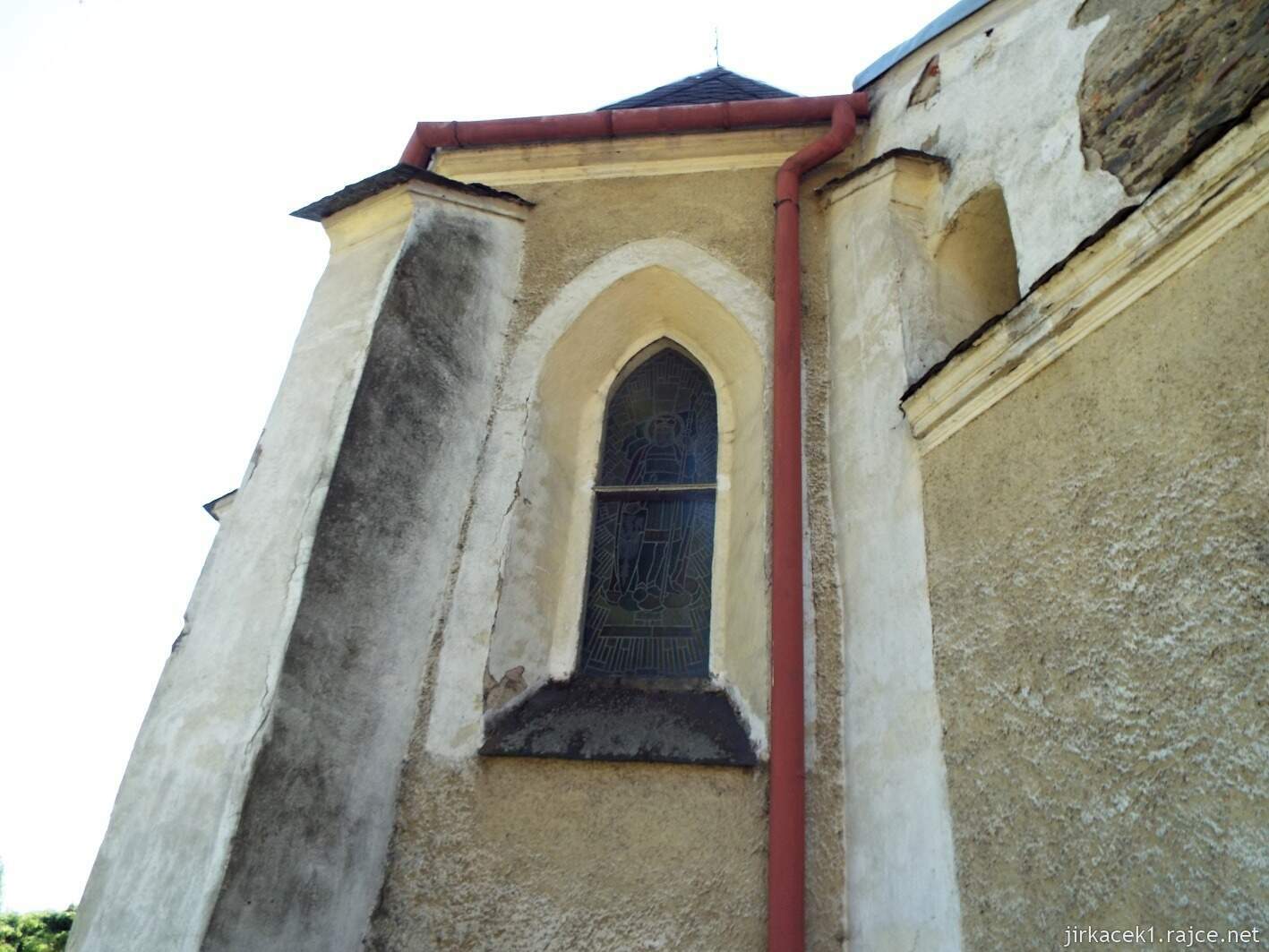 I - Razová - kostel svatého Michala 12 - vitrážové okno presbyteria