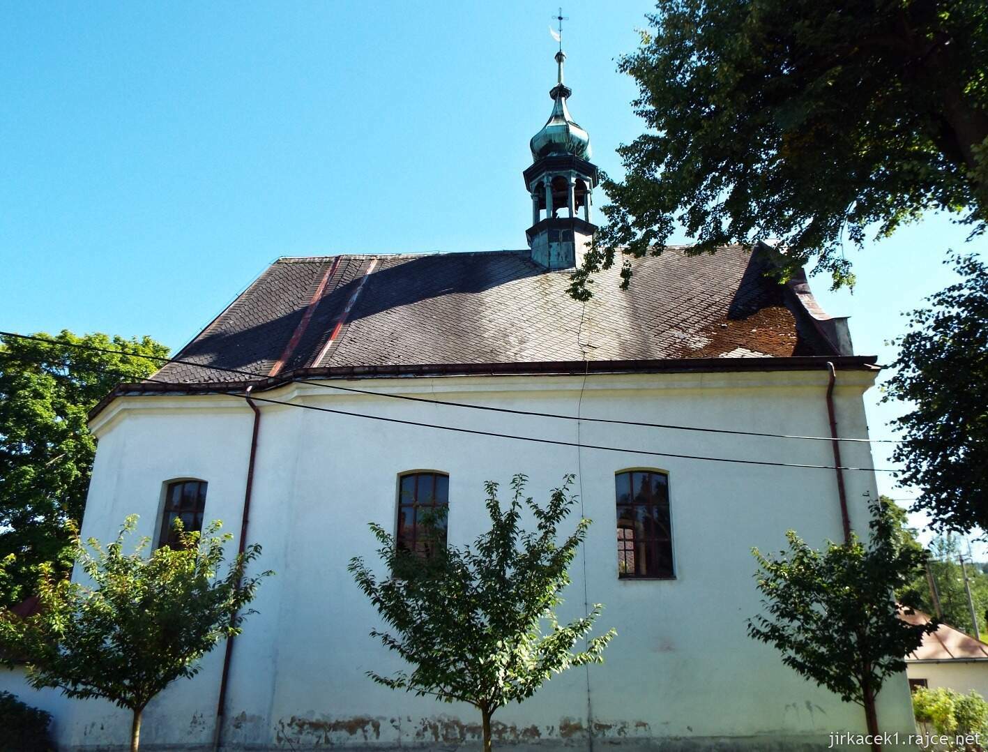 J - Mezina- kostel Nejsvětější Trojice 10 - boční pohled
