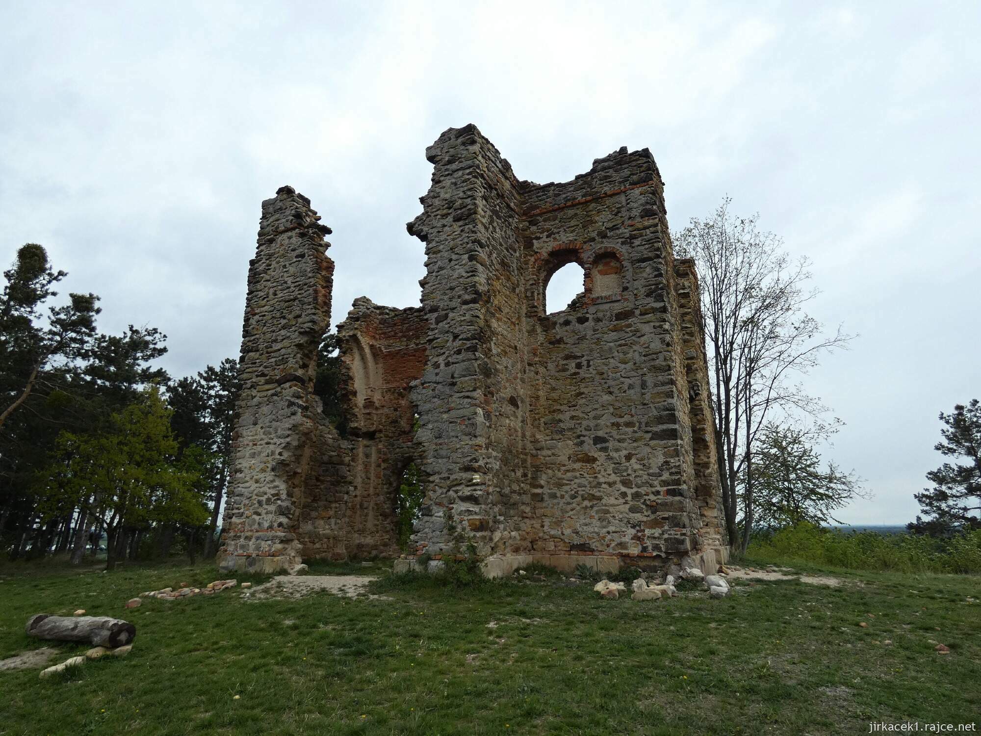 F - Bříství - zřícenina kaple Povýšení sv. Kříže 023