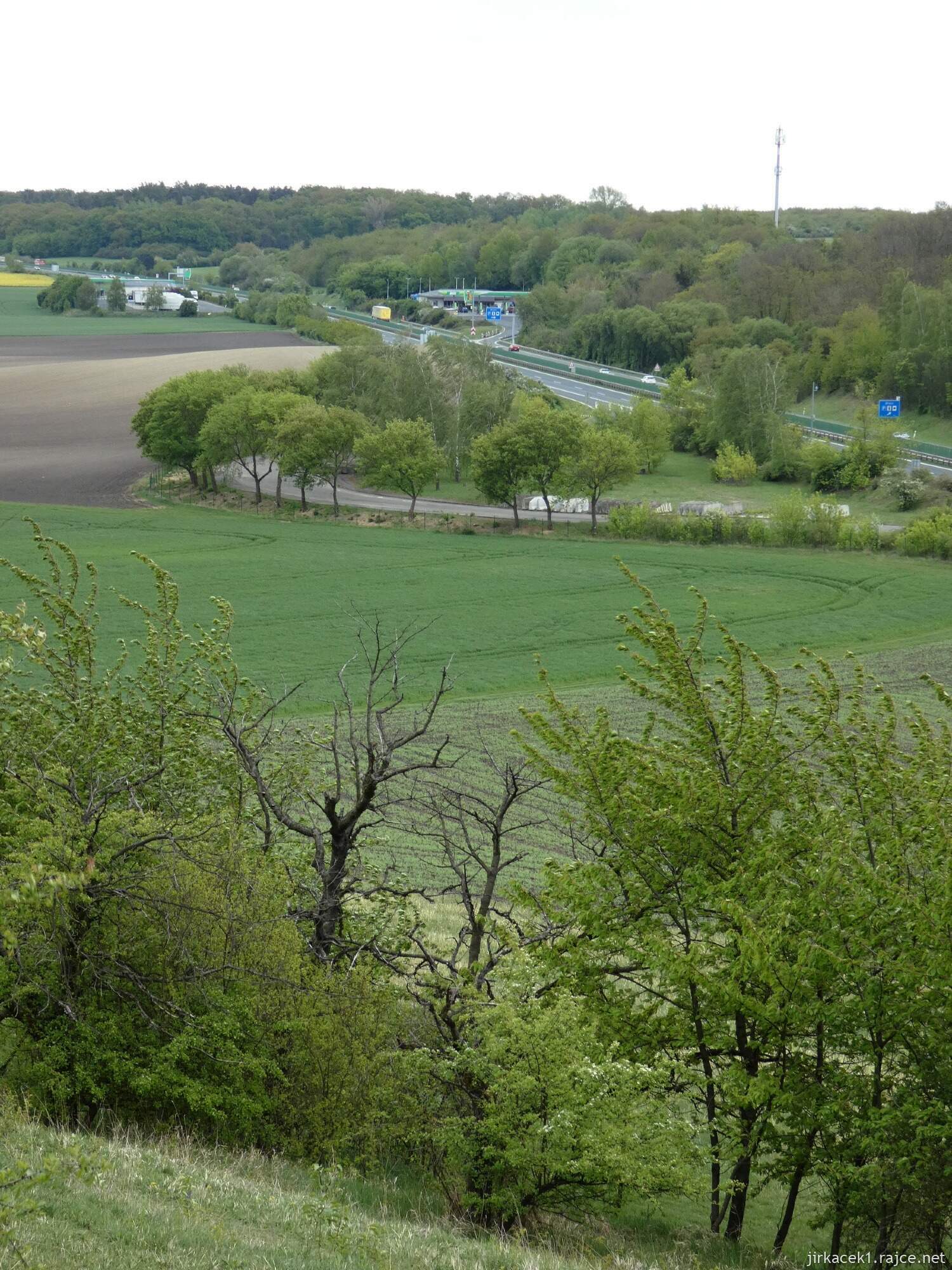 F - Bříství - zřícenina kaple Povýšení sv. Kříže 038